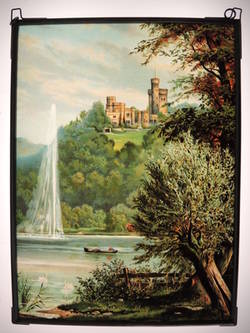 Fensterbild: Landschaft mit See und Burg