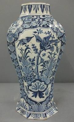 Vase, Vogelmotiv und Indianische Blumen