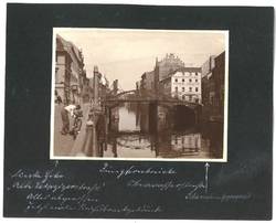 "Jungfernbrücke. links Alte Leipziger Straße, rechts Oberwasserstraße, Schornsteinfegergasse"