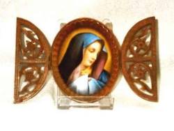 Ovale Bildplatte mit geschnitztem Holzrahmen, Bildnis Maria