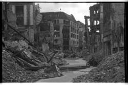 Blick von der Kurstraße zum Spittelmarkt mit der Ruine des Hauses Spittelmarkt 4-7; Mitte, sowjetischer Sektor 
