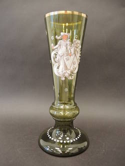 Vase mit Darstellung einer weiblichen Figur mit Stechhelm und Schild