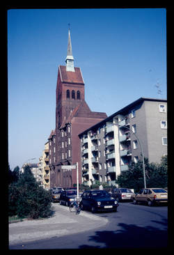 Kirche z. Heilsbrunnen 4.10.87.