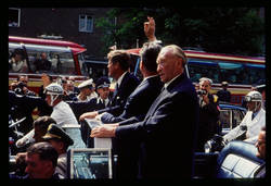 Kennedy in Berlin/mit Brandt und Adenauer im offenen Wagen
