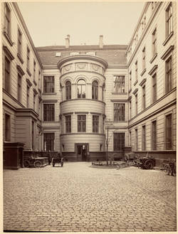 Klosterstraße 68, Hofansicht des ehem. Palais Podewils
