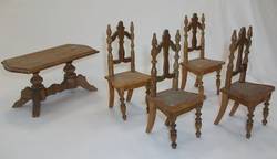 Sitzgruppe: 4 Stühle, 1 Tisch