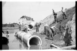 Wiederaufbau - Installation neuer Abwasserleitungen 