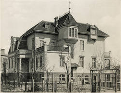 Drakestraße 50, Landhaus in Groß-Lichterfelde, Ansicht vom Garten her