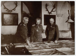 Aufnahme aus dem Weltkrieg, Hindenburg mit dem Kaiser und General Ludendorff...;