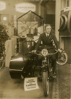 Automobilausstellung Berlin 1923. Motorrad mit Beiwagen und drahtloser Empfangsanlage der Firma C. Lorentz, Tempelhof, 1923.