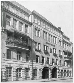 Haus des Berliner Lehrervereins, Gebäudeseite an der Kurzen Straße;