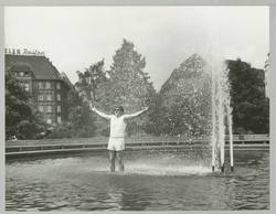 "Am Rande des Turnfestes". Turnfest 1968. Theodor-Heuß-Platz