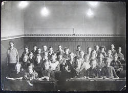 Klassenfoto der Mädchenklasse 4a der Bernsburger Schule