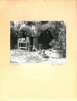 Teil-Nachlass Gerda Marhold - 9 einseitig mit je einem Foto beklebte und beschriftete Präsentationskartons aus der Fotografenausbildung;