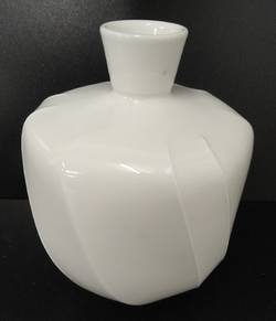 Vase, gedrehter Körper