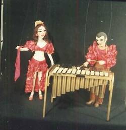 Varietémarionette Amand & Wanda: Marimba-Duo mit Instrument;