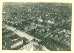 Luftaufnahme: Unter den Linden mit Hedwigskirche, Staatsoper, Universität, Blick nach Südost;