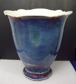 Vase, dunkelblaue irisierende Glasur