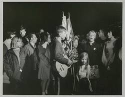 "Offenes Singen am Lagerfeuer". Turnfest 1968. Jahnpark Neukölln