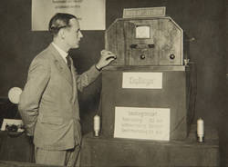 Eröffnung der Funk-Ausstellung - Ein Fernsehsender und Empfänger mit Kathodenstrahlen-Röhren vorgestellt zum ersten Mal auf der Ausstellung mit dem Erfinder Manfred von Ardenne.