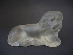Glasskulptur: liegender Löwe 
