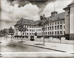 
Richard-Wagner-Lyzeum (heute Gerhart-Hauptmann-Gymnasium), Bruno-Wille-Straße 37-45 in Friedrichshagen