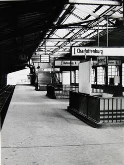 Stillgelegt: Westkreuz. (Bahnhofshalle, Bahnsteig/ 5 Ringbahn 8);