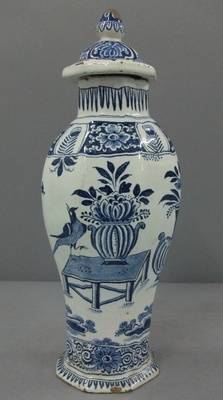 Kleine Deckelvase, Vasenmotiv