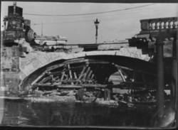 Aufnahme der teilweise zerstörten Moltkebrücke