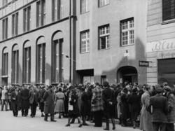Gladow-Prozess: Vor dem Gerichtsgebäude warteten täglich hunderte Menschen