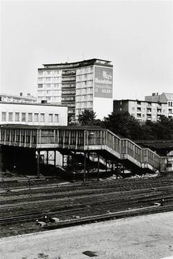 Stillgelegt: Halensee. (Bahnhofsgelände, Gleise und Treppenanlage / 5 Ringbahn 9)