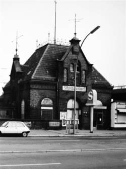 Stillgelegt: Schmargendorf. (Bahnhofsgebäude, Eingang / 5 Ringbahn 11)