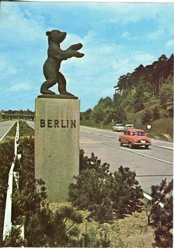 Berlin Autobahn-Einfahrt am Zehlendorfer Kleeblatt, Sintenis-Bär